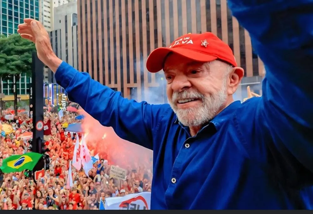 Em virada histórica, Lula vence Flávio Bolsonaro e conquista o quarto mandato como presidente da República
